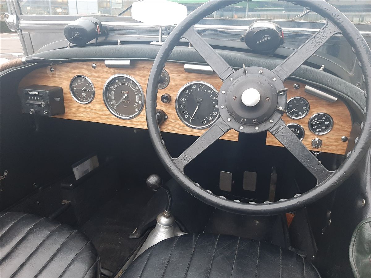 Daimler, réservoirs et finitions, photo 6