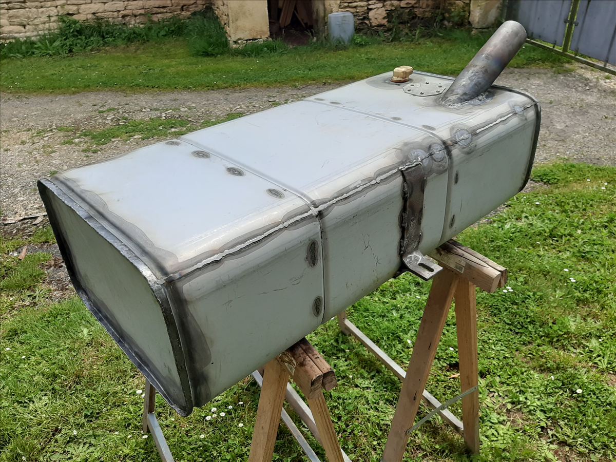 Daimler, réservoirs et finitions, photo 20
