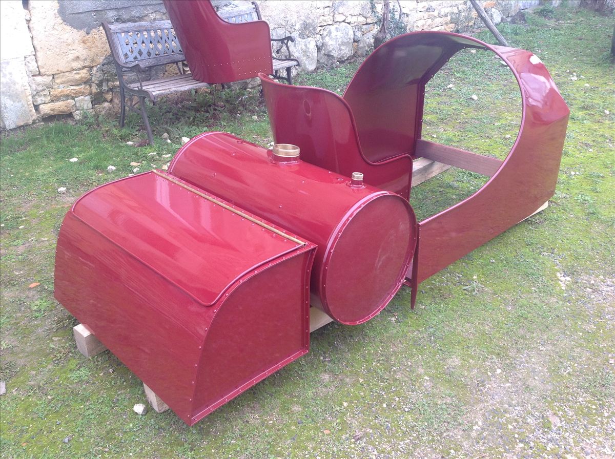 Lancia, carrosserie peinte en rouge, photo 2