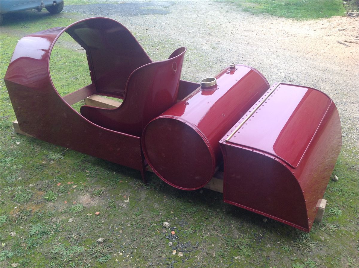 Lancia, carrosserie peinte en rouge, photo 3