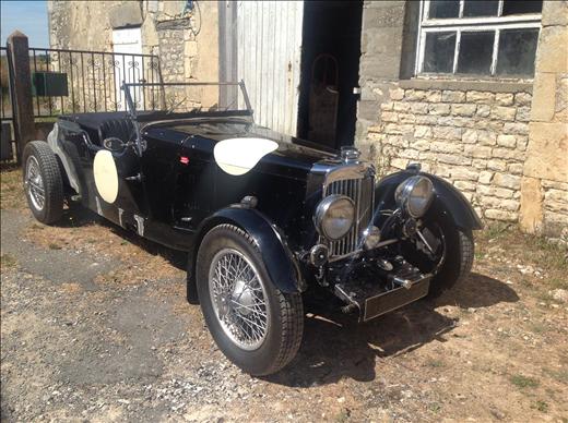 Aston Martin terminée, vue avant